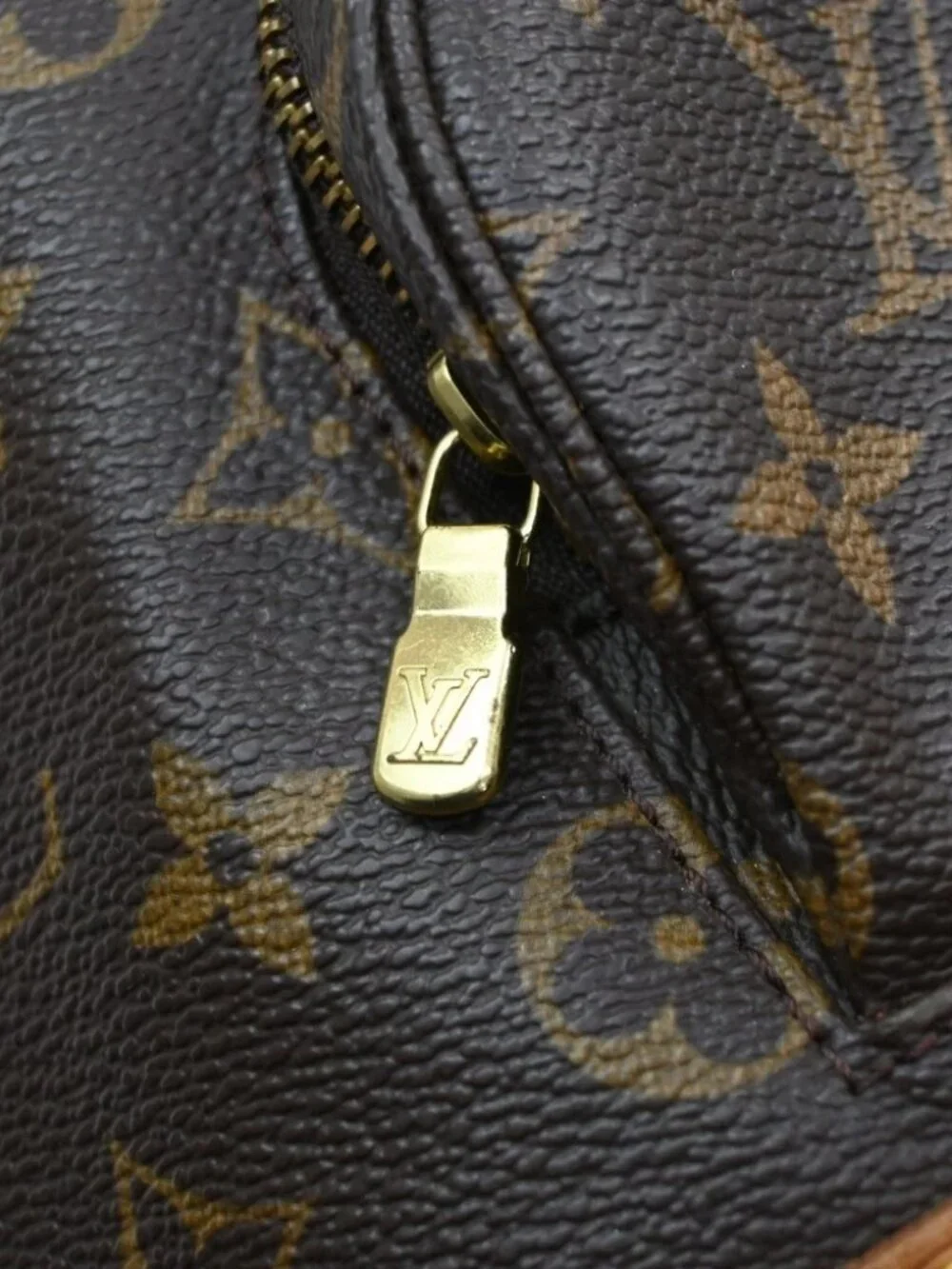 Louis Vuitton 👇please check
